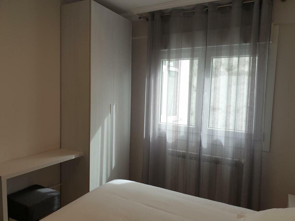 Apartamentos Porta Nova Lugo Bagian luar foto