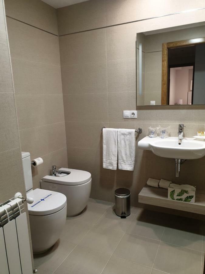 Apartamentos Porta Nova Lugo Bagian luar foto