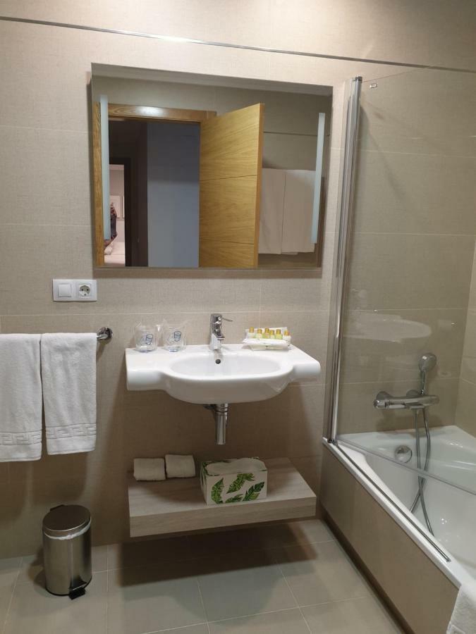 Apartamentos Porta Nova Lugo Bagian luar foto